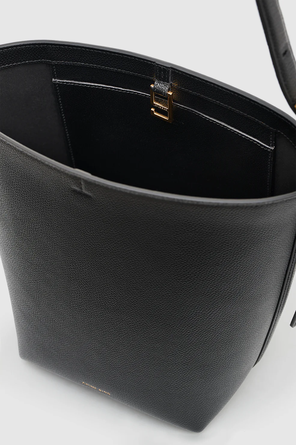 Elly Medium Bucket Bag Grained Leather - Black - Image 4